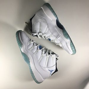 Air Jordan 11 legend blue